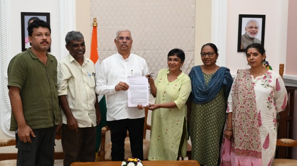 Members of Co-existence Kerala meeting Kerala governor Rajendra Arlekar to submit the memorandum expressing the concerns over the Wildlife Protection Bill. From Left  end Anwar Sadhath, MJ Babu, Veena Maruthur, Lekha, Sree devi Kartha.