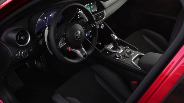 Alfa Romeo Giulia interior