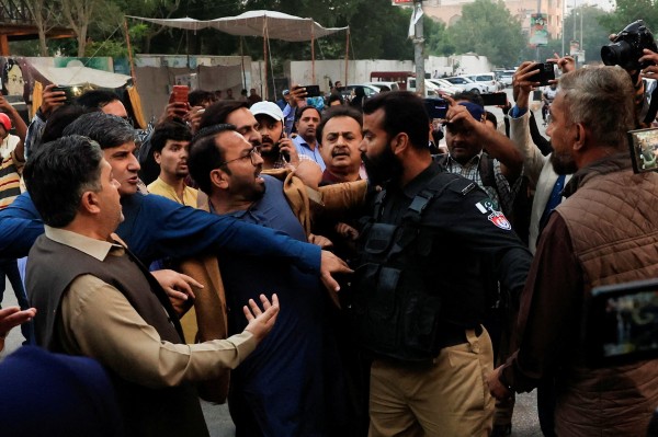 2025-11-28T142054Z_679881155_RC2O5IAZ4UPD_RTRMADP_3_PAKISTAN-POLITICS-KHAN