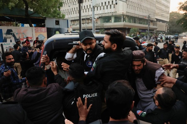 2025-11-28T141724Z_912576504_RC2O5IA57CB2_RTRMADP_3_PAKISTAN-POLITICS-KHAN