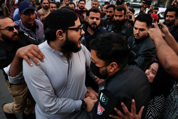 2025-11-28T141701Z_1522461639_RC2O5IAN2EUF_RTRMADP_3_PAKISTAN-POLITICS-KHAN