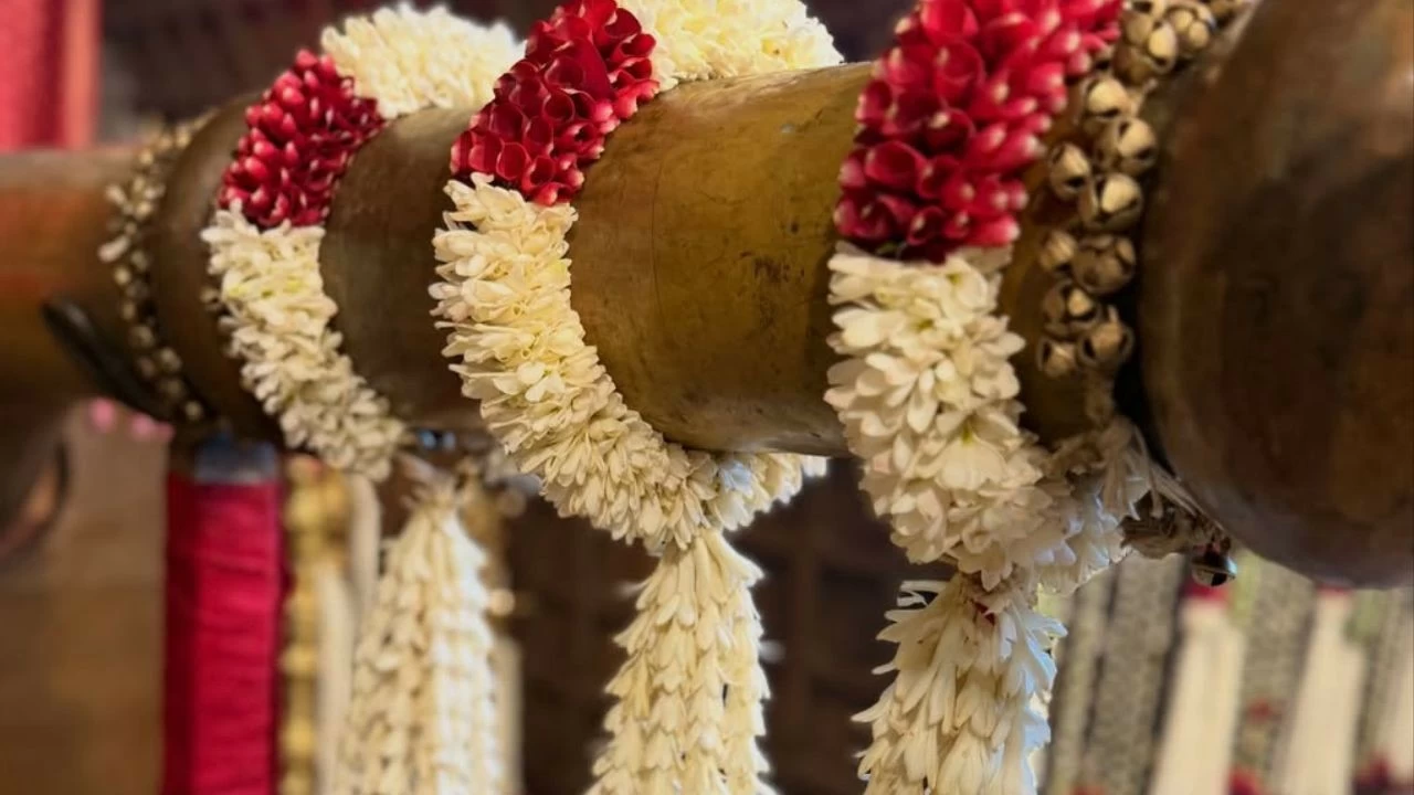 Floral decor at the initimate wedding of Samantha and Raj. 