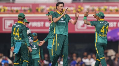 South Africa beat India by 4 wickets in 2nd ODI.