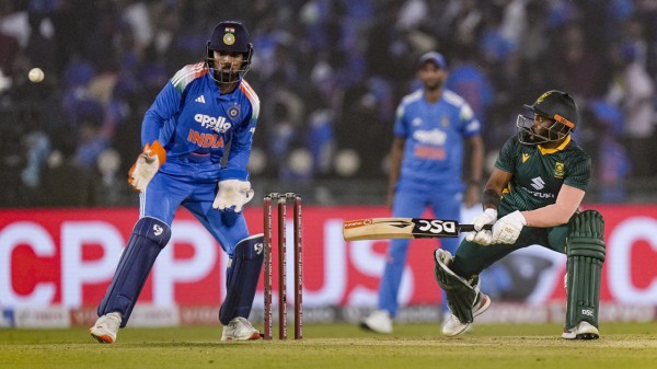South Africa defeated India by 4 wickets in the 2nd ODI in Raipur.