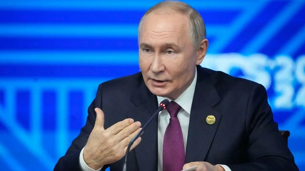 During talks in New Delhi, India and Russia will approve a programme of cultural exchanges valid until 2030. 