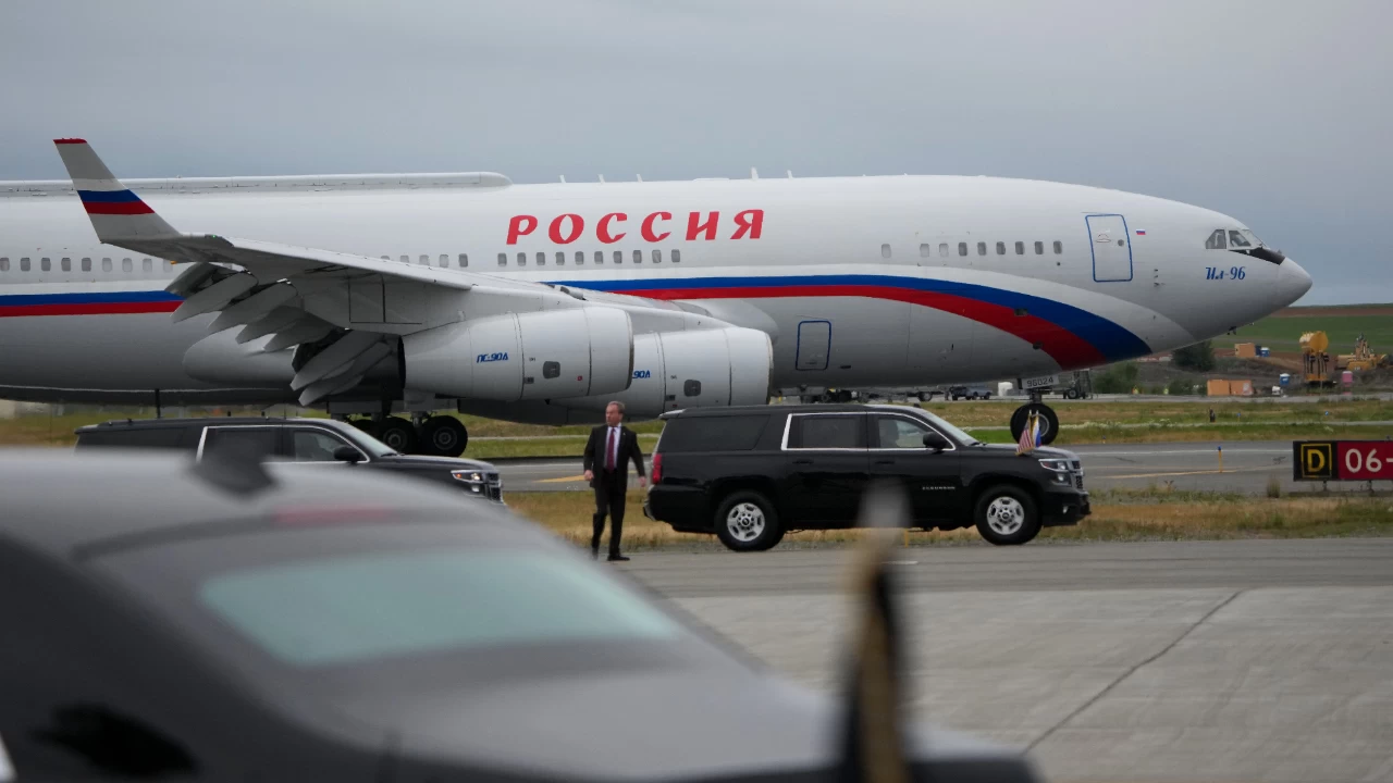 he aircraft that Putin uses has been specially modified from the Ilyushin IL-96-300. (Photo credit: Photo by Andrew Harnik/Getty Images)