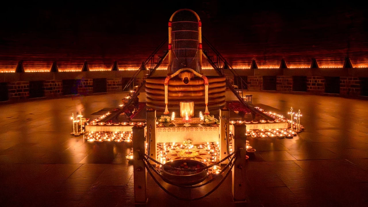 Celebrated in Tamil Nadu, Karthigai Deepam is dedicated to the worship of Lord Murugan in which devotees light up earthen oil lamps in their houses.