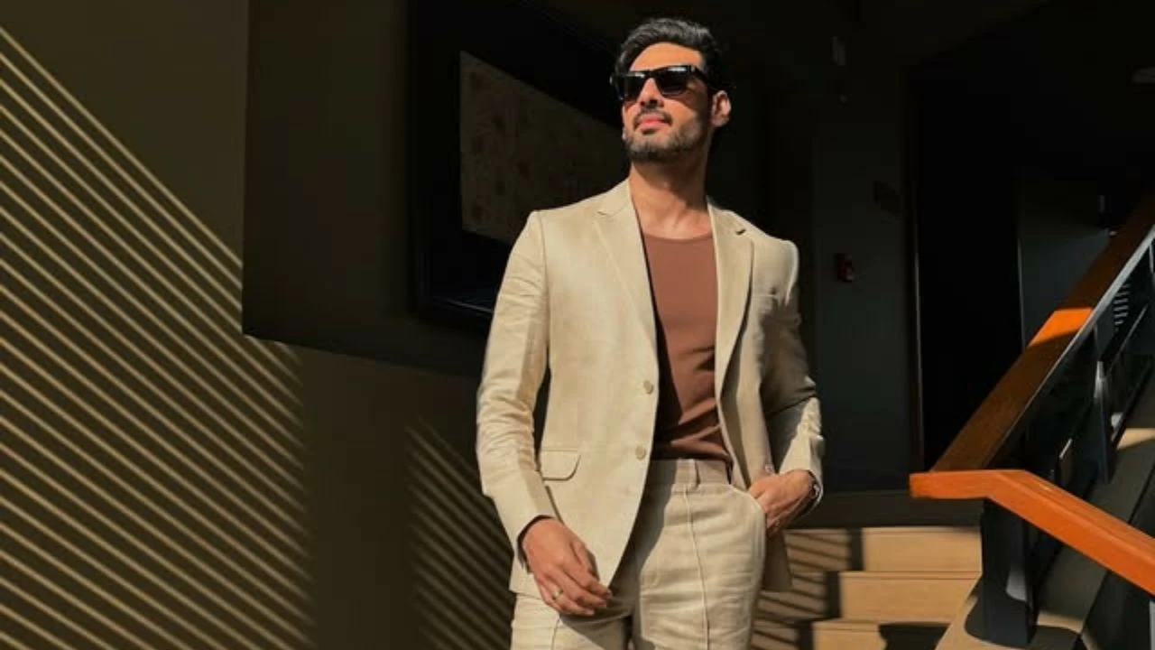 Casual outings highlight cool streetwear, smart casuals, sleek shades, and comfortable simplicity that feels authentic.