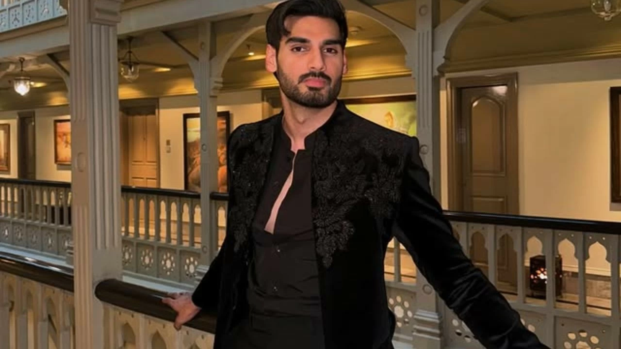 Influenced by Ranbir Kapoor, Shahid Kapoor, and dad Suniel Shetty, he recreates timeless vibes. 