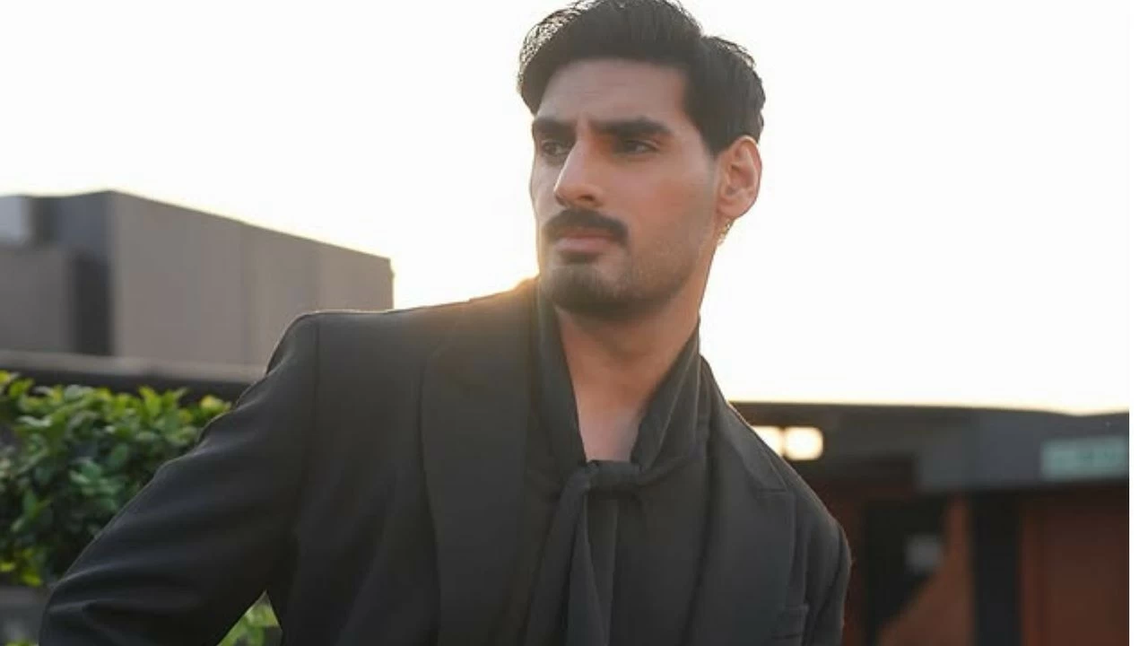 His fits emphasise his sharp, suave physique without trying too hard.