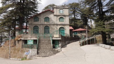 Landour welcomes visitors to landmarks like Char Dukaan, Lal Tibba, and St. Paul’s Church.
