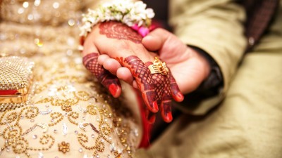 A young man met a girl on Instagram, and soon, their friendship blossomed into love. (Photo credit: Unsplash)