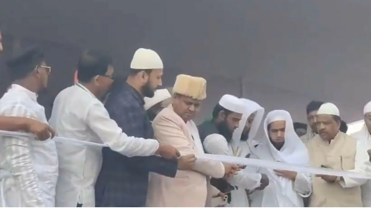 On the ground, residents began gathering well before the event. 