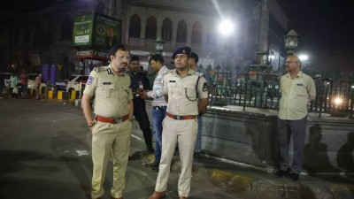 Hyderabad CP VC Sajjanar on night inspection in the city 