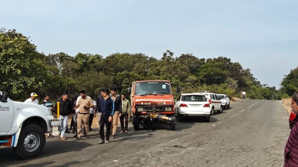 Rescue_teams_at_accident_site