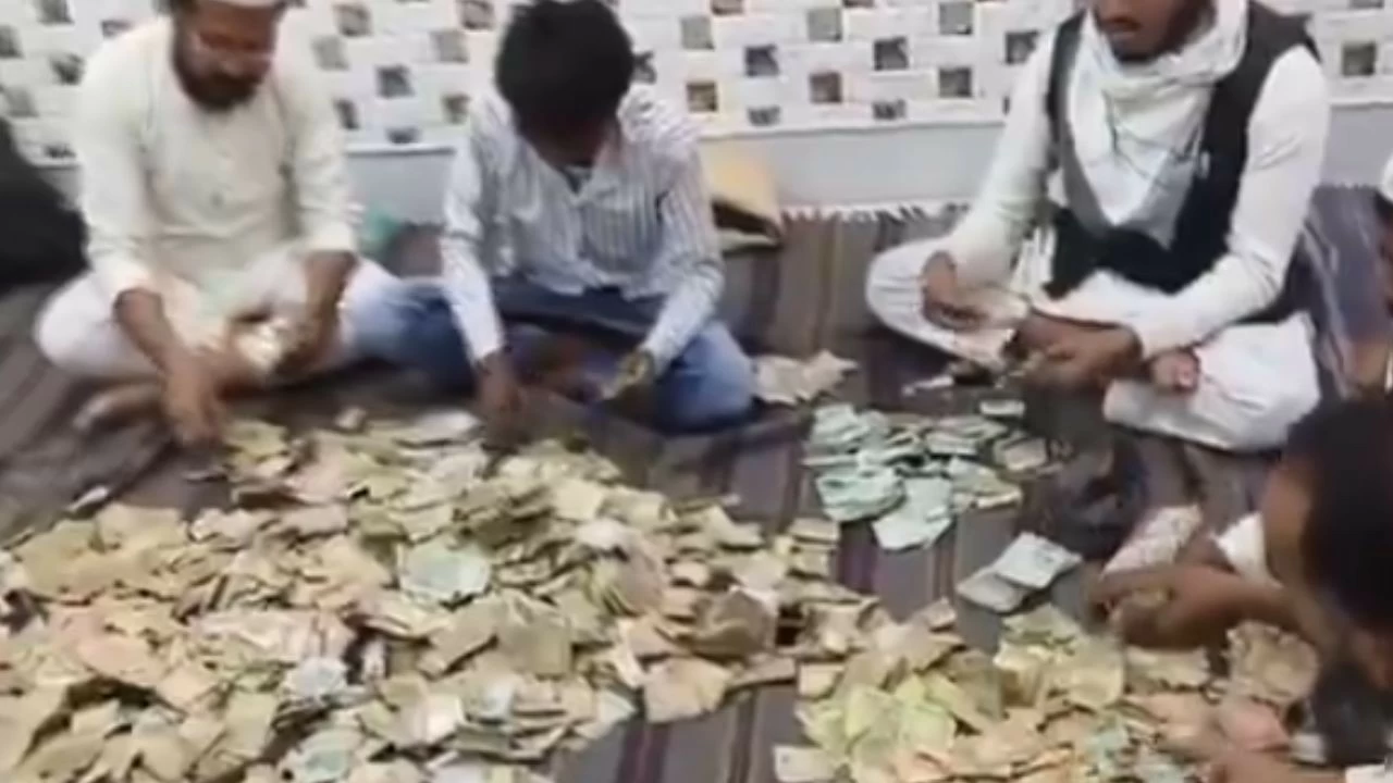Video captures people counting money at former TMC MLA Humayun Kabir&#039;s residence