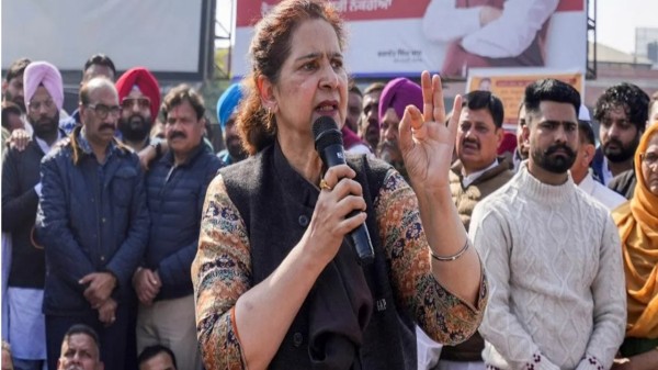 Navjot Kaur Sidhu said that her husband would return to active politics if the Congress makes him the party's chief ministerial face in the state. 