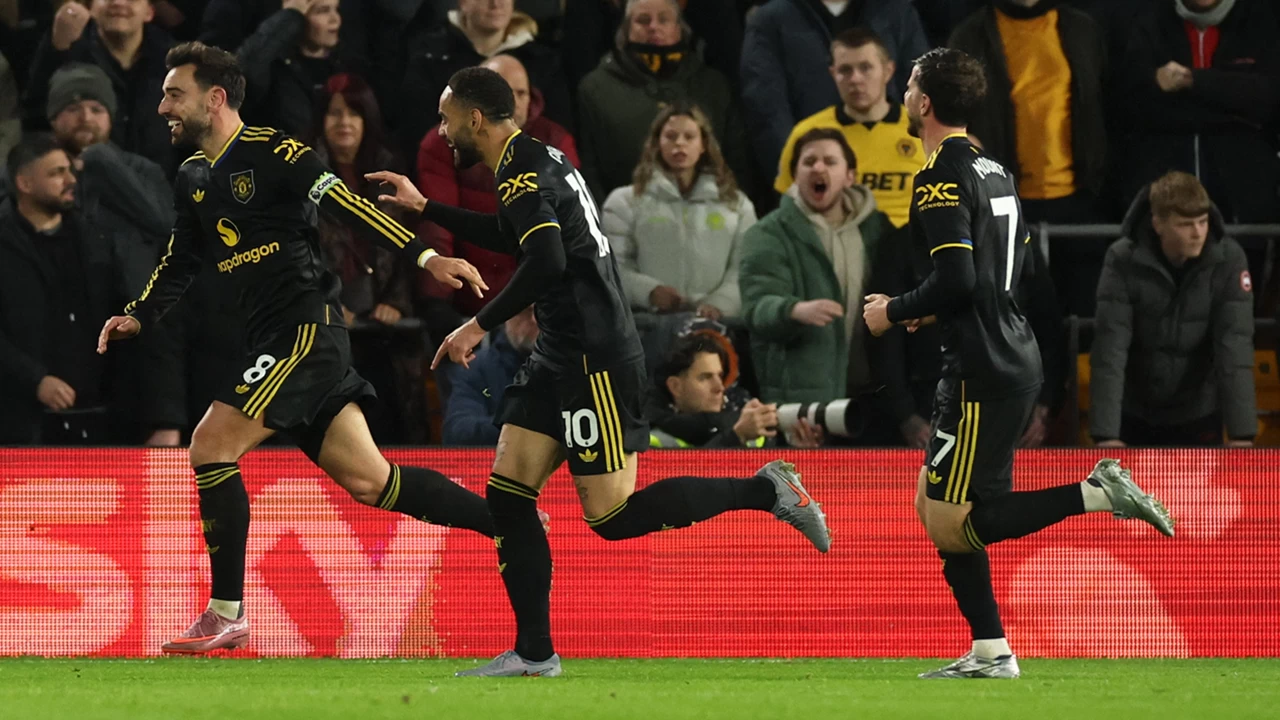 Bruno Fernandes scored a double to help Manchester United beat Wolves 4-1.
