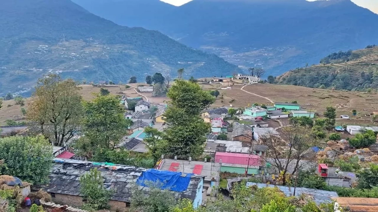 Migration from villages, empty homes, and verification of daughters-in-law from Nepal are the biggest hurdles in Uttarakhand voter verification process. 
