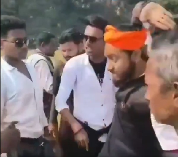 Kolkata chicken puff vendors were assaulted with religious slurs for selling non-vegetarian food near a Bhagavad Gita recital.