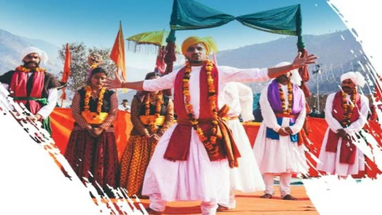 The Pandava dance is a mix of dance, song, and drama. It depicts the Pandavas’ lifestyle, humor, food habits, warfare, and struggles.