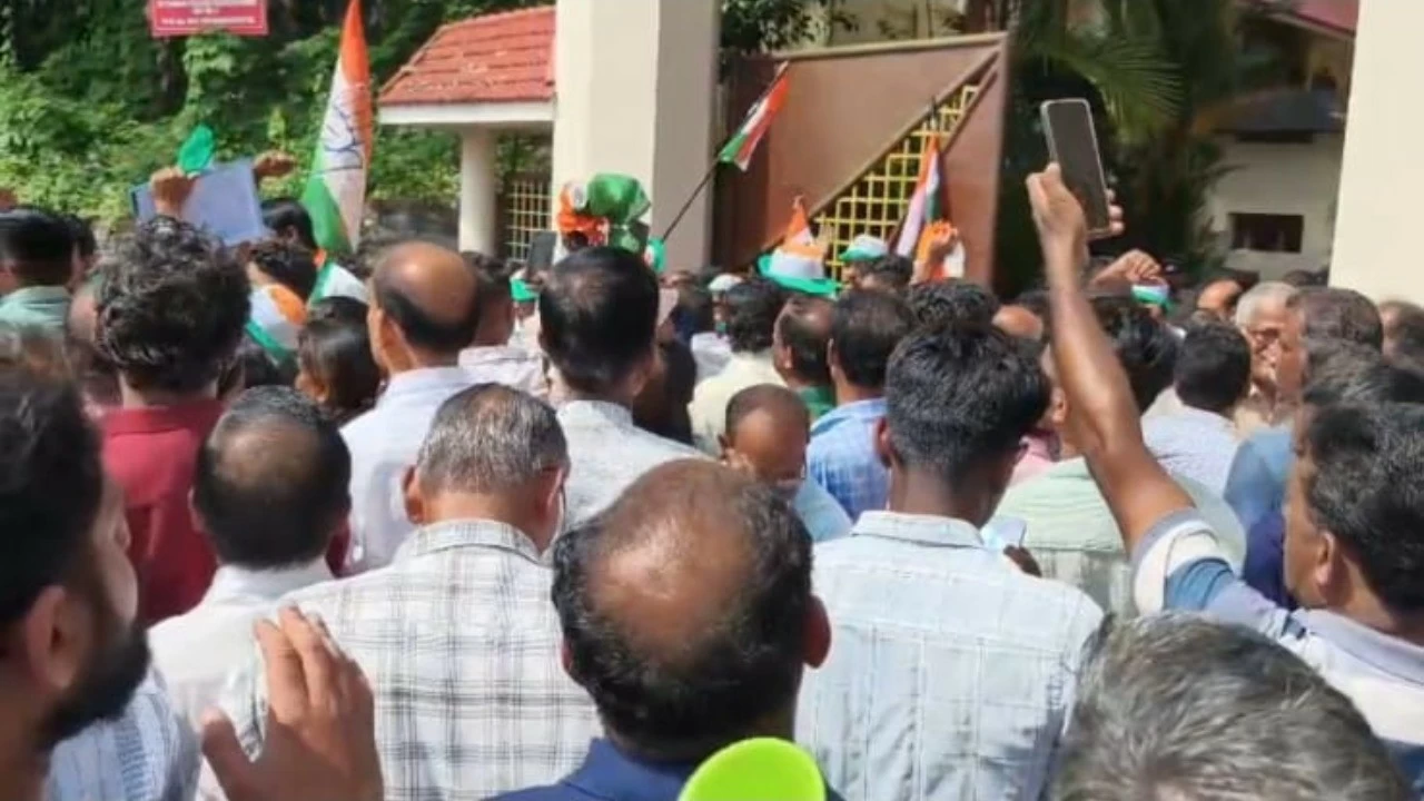 Congress activists celebrating in Malappuram after the victory in LSG polls 