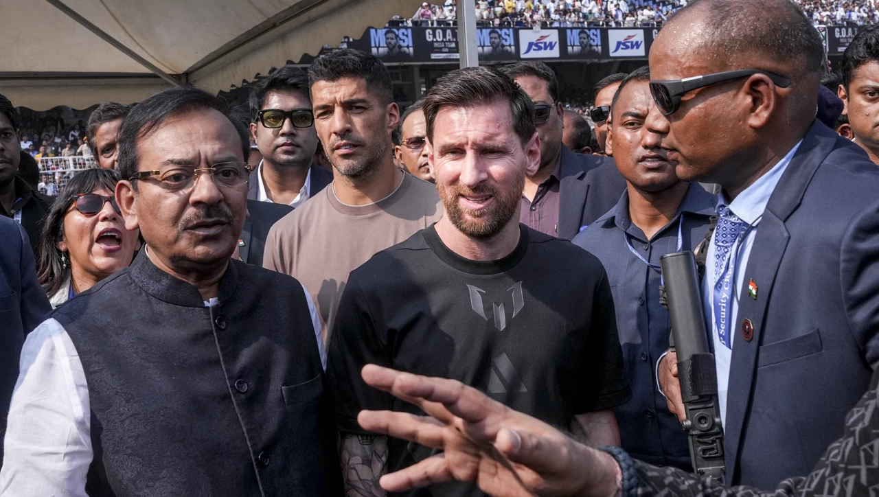 Chaos broke out at Lionel Messi&#039;s event at the Salt Lake Stadium in Kolkata.