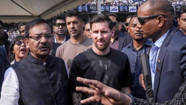 Chaos broke out at Lionel Messi's event at the Salt Lake Stadium in Kolkata.