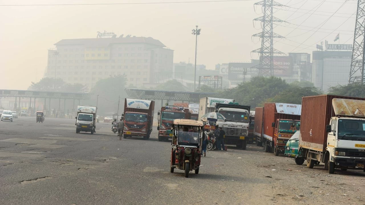 The order has drawn strong reactions from residents who rely on daily travel to Delhi. 