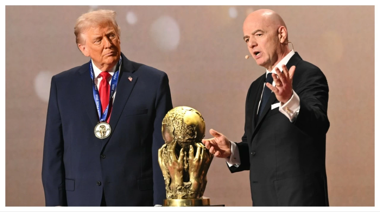 USA President Donald Trump looks on as FIFA President Gianni Infantino presents him with the FIFA Peace Prize in Washington on Dec. 5.