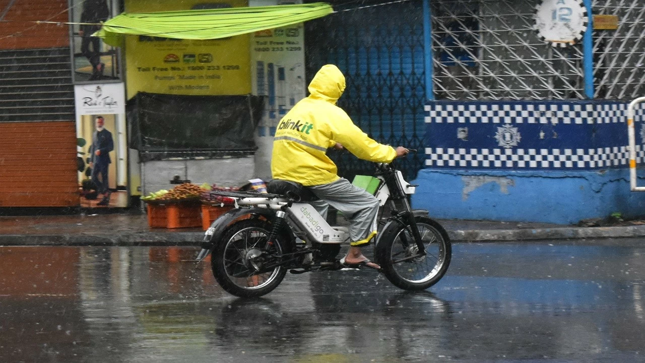 The mobile app platform Blinkit had earlier this year expanded its services to include ready-to-eat food deliveries. (Sudipta Das/NurPhoto via Getty Images)