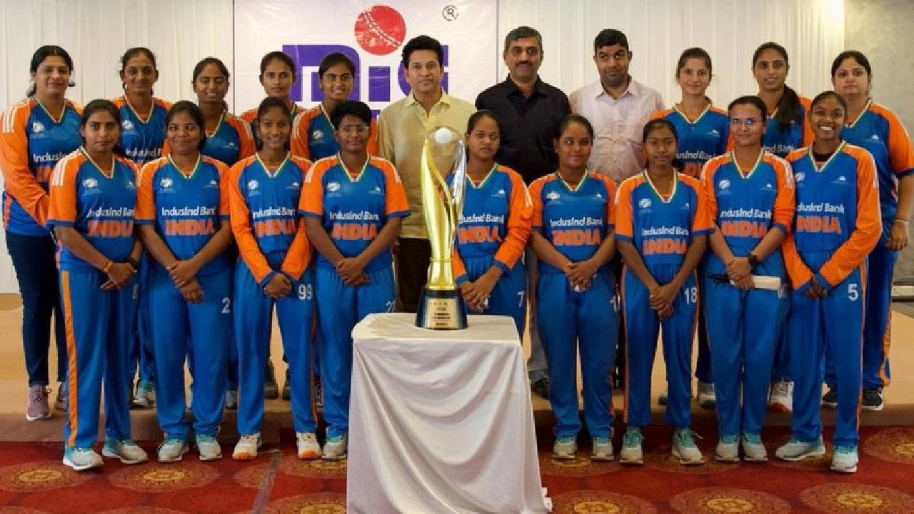 Tendulkar met Indian women's blind team on Wednesday.