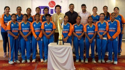 Tendulkar met Indian women's blind team on Wednesday.