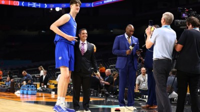 Canadian teen Olivier Rioux scripts basketball history