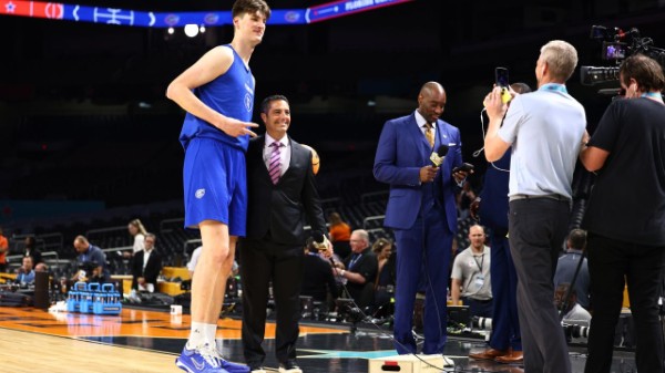 Canadian teen Olivier Rioux scripts basketball history