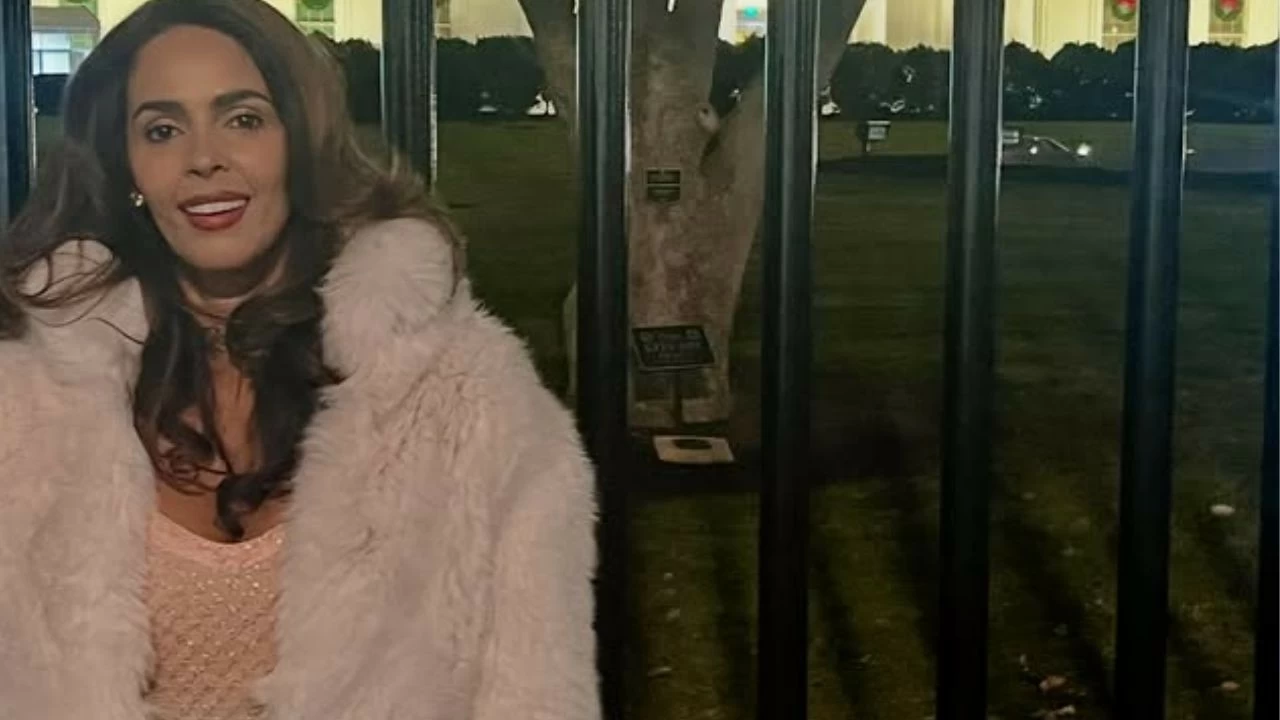 Fans praised her look and curiously asked in the comment section how she got invited. 