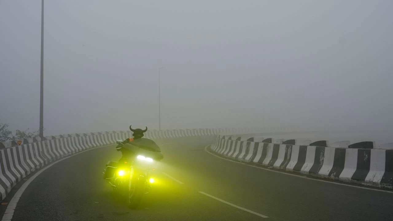 AQI (Air Quality Index) around Akshardham is 420