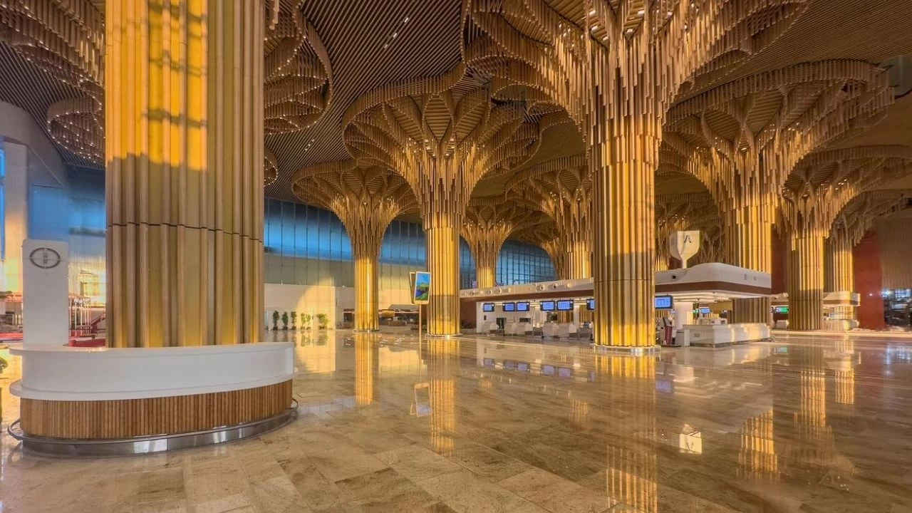 Designed under the 'Bamboo Orchids' theme, it is India's first nature-themed airport terminal, inspired by orchids (Kopou Phool), bamboo, the Brahmaputra, Kaziranga and Majuli.