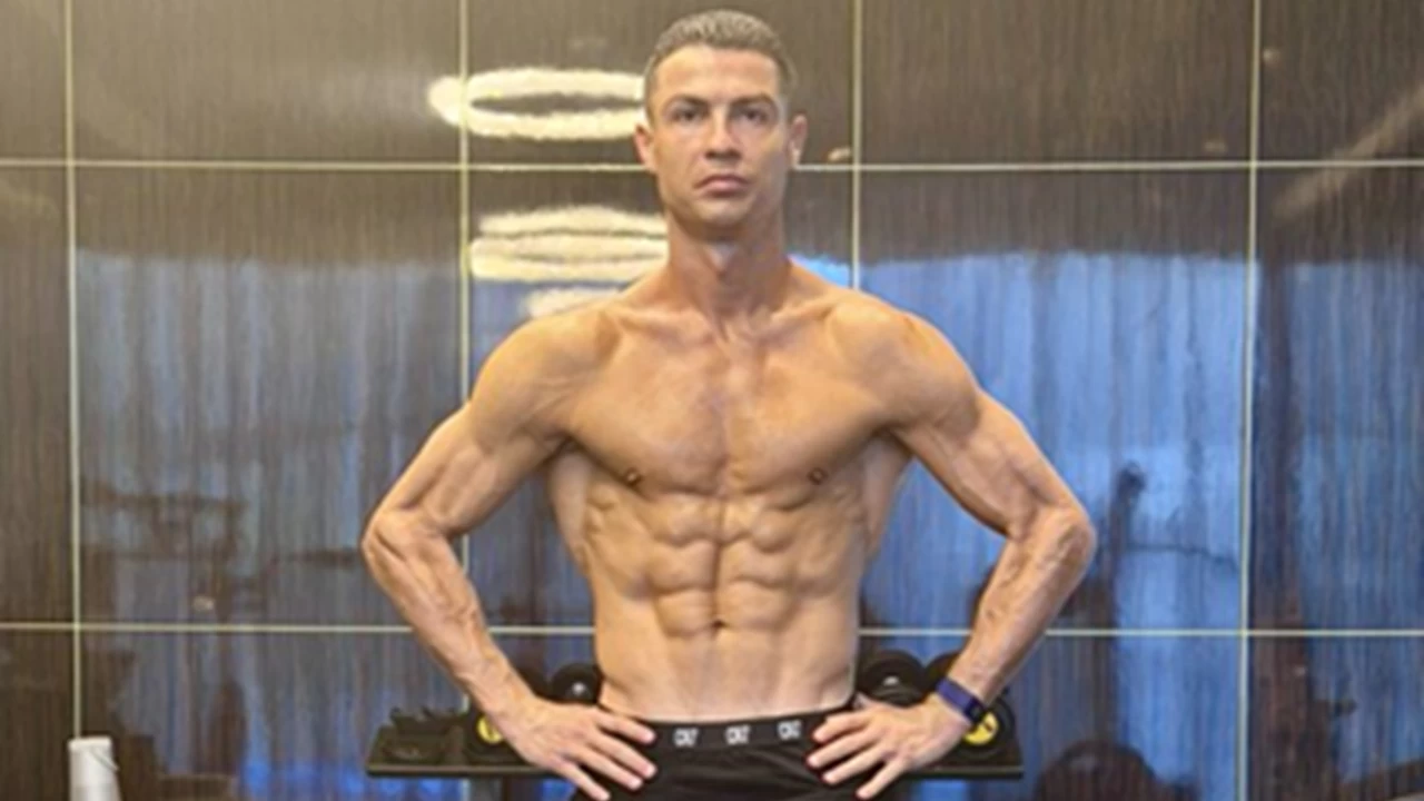 Cristiano Ronaldo flaunted his stunning physique in a social media post.