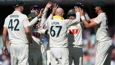 Australia need just four wickets to win the third Ashes Test.