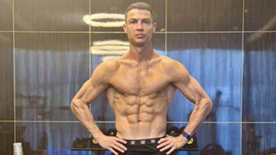 Cristiano Ronaldo flaunted his stunning physique in a social media post.