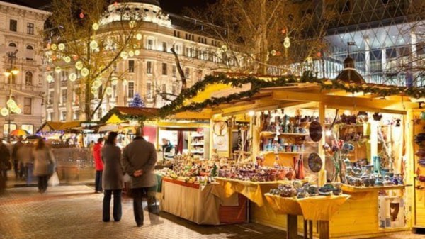 Budapest_Vörösmarty_Square_Market,_Hungary