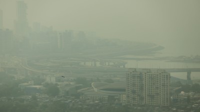 The report states that the per day average PM2.5 concentrations in Mumbai for December's first two weeks was over 60 µg/m³ . (Photo credit: Reuters)