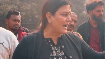 BJP councilor from Patparganj allegedly threatened an African national and asked him to learn Hindi if he wanted to live and work in India 