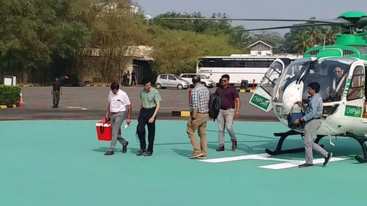 Officials carrying the organ of the donor to Ernakulam hospital through air ambulance 