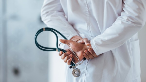 3 Kerala doctors conduct emergency operation on road saving the life of an accident victim