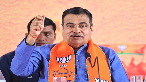 Union Minister for Road Transport and Highways Nitin Gadkari said he gets allergies because of Delhi's air pollution. (Vishal Bhatnagar/NurPhoto via Getty Images)