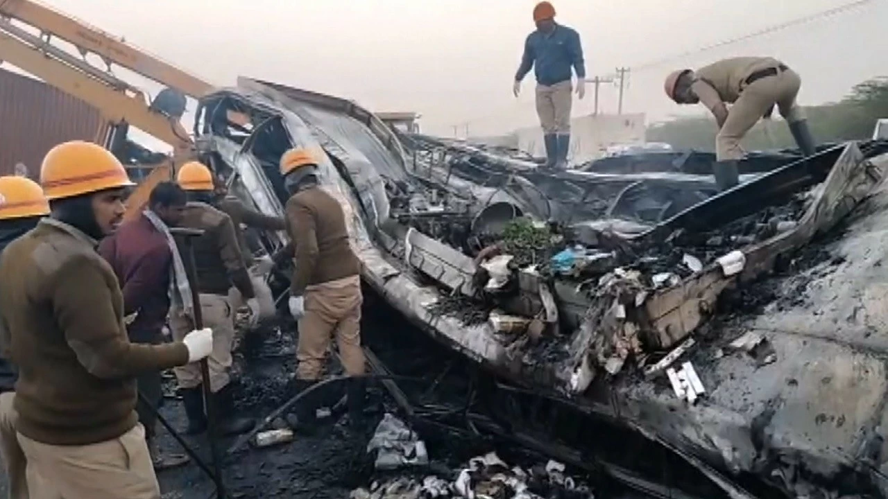 Security personnel at the accident site in Chitradurga, on Thursday, Dec. 25, 2025. (Photo: PTI)