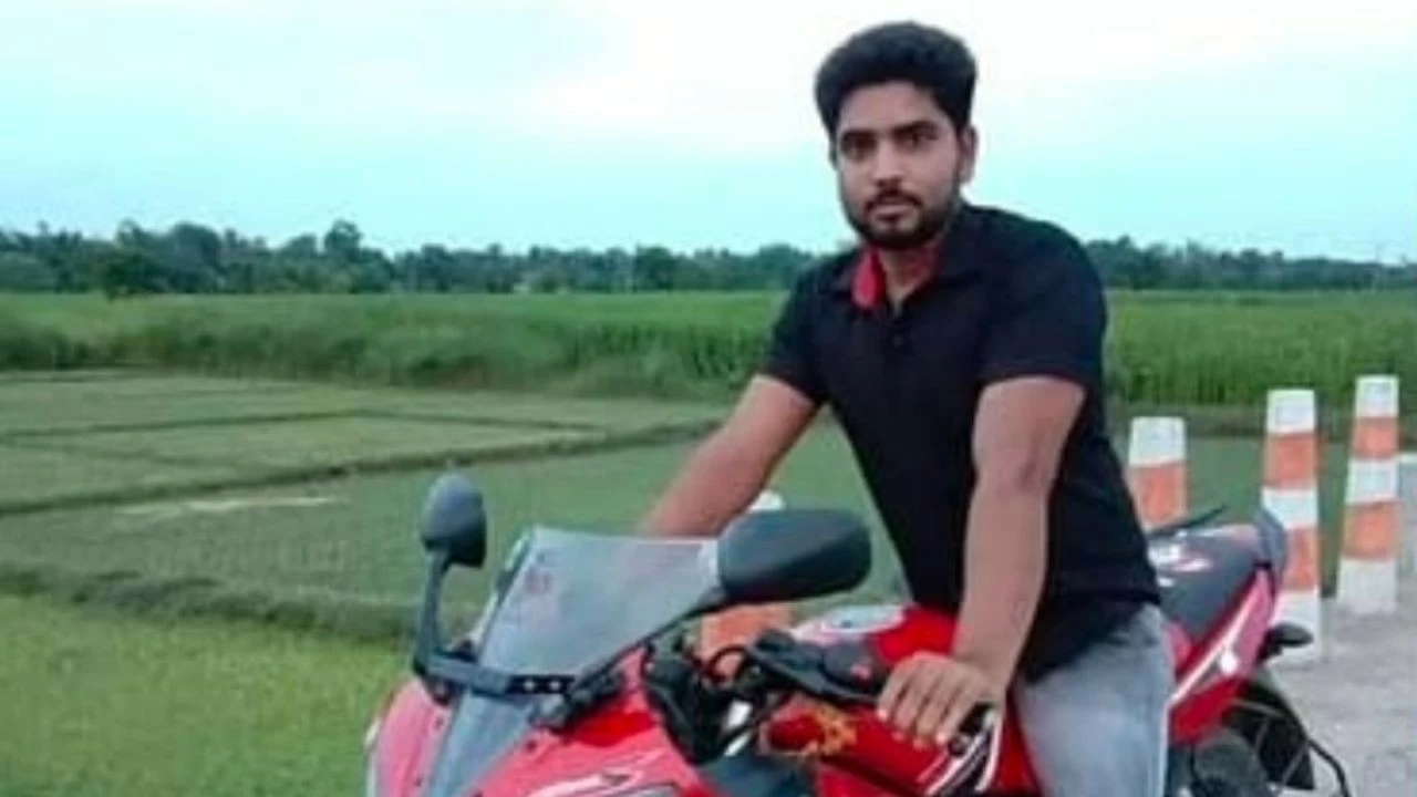 The victim has been identified as 29-year-old Amrit Mondal, also known as Samrat.