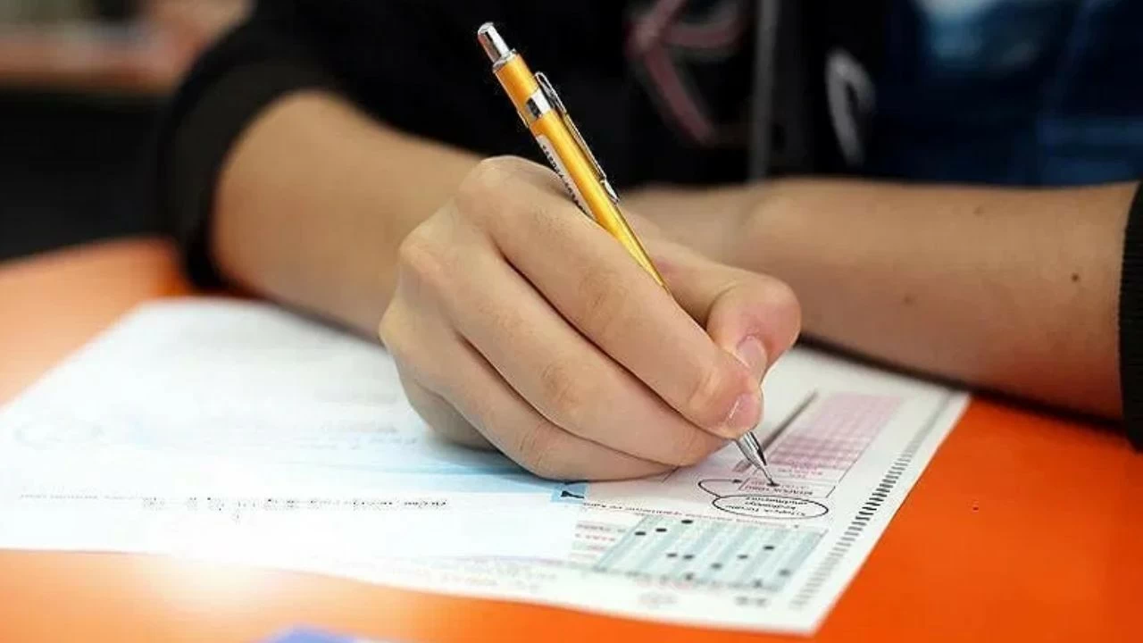 According to the CCPA, this selective disclosure misled aspirants into believing the foundation course was responsible for the candidates' success.